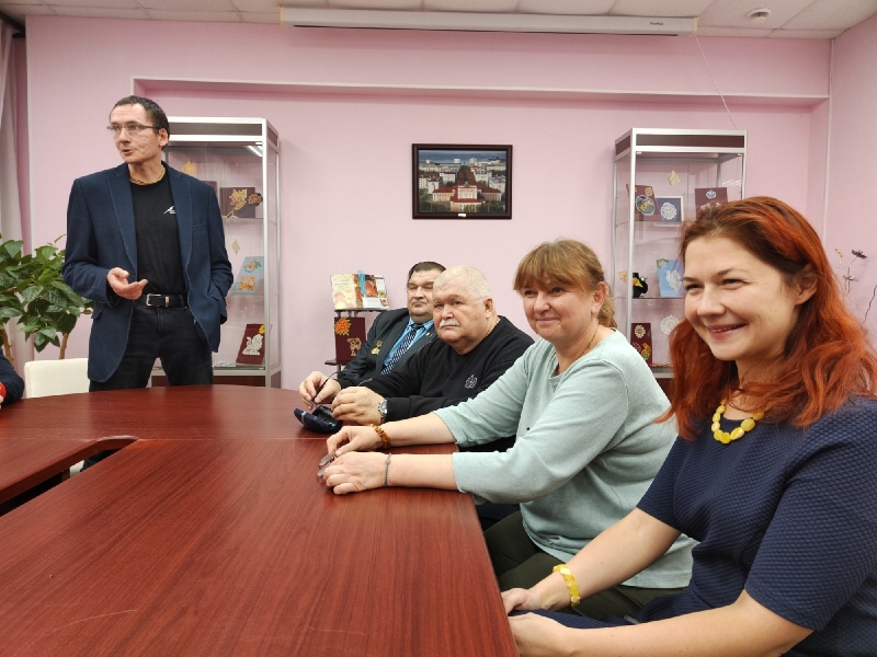 Илья Виноградов на встрече литераторов в Североморске.