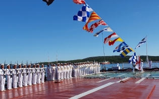 Самый большой Андреевский флаг поднят в Североморске
