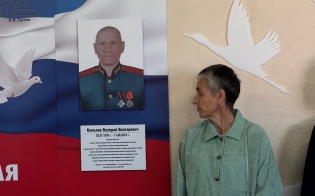 Стенд в память о Бате