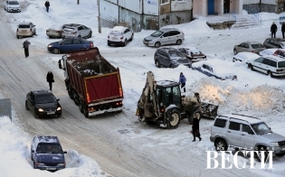 А в городе по-прежнему зима