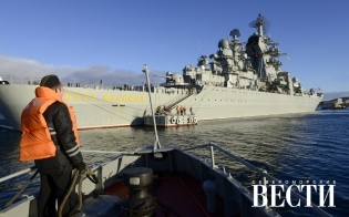 Командующий СФ поздравил экипаж крейсера "Пётр Великий" с Днём корабля
