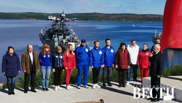 В Североморске подняли копию Знамени Победы