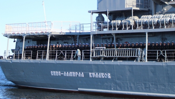БПК «Вице-адмирал Кулаков» готовится к параду в Кронштадте