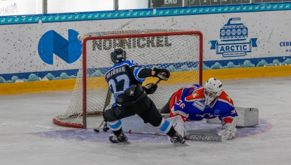 Североморцы обыграли таймырцев в первом хоккейном матче